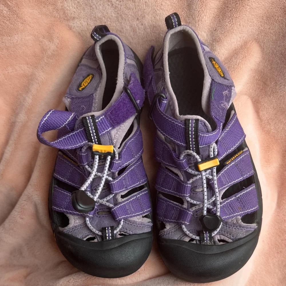 Girls Size 4 Purple Keen Hiking/Watershoes